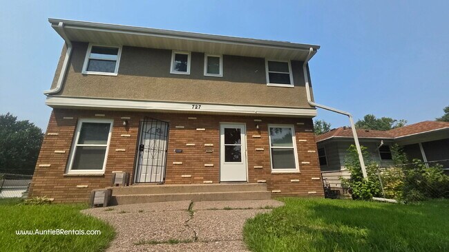 Foto del edificio - Great 2BR Duplex with a yard, Minneapolis - Bilingual landlords - open to S8