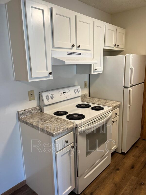 Primary Photo - 4909 Emerald Lks Blvd