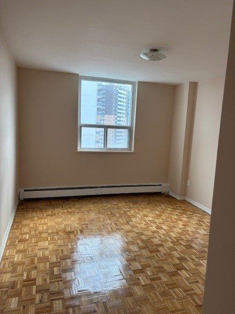Photo du bâtiment - 3950 Lawrence Ave E