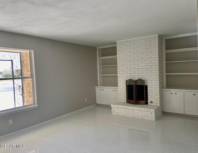 Building Photo - 6932 Escondido Dr