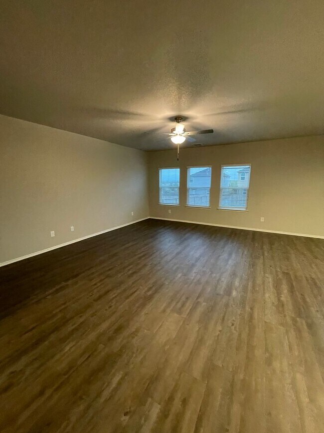 Foto del edificio - *Pre-leasing* Four Bedroom | Two and a Hal...