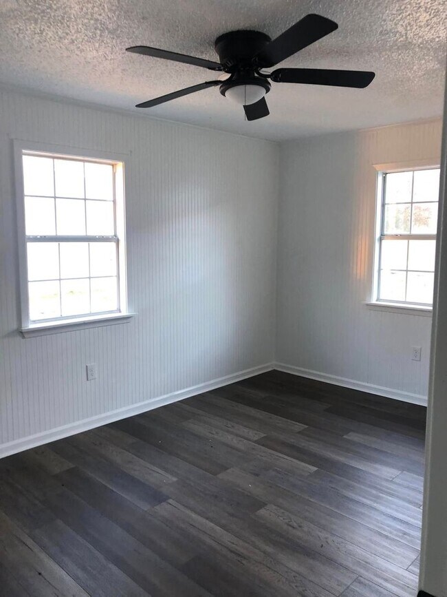 Foto del edificio - Fully remodeled, turnkey duplex unit in th...