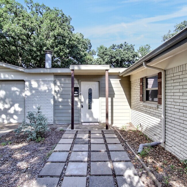 Foto del edificio - 1520 Sunnybrook Dr