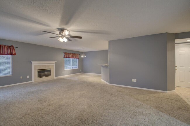 Sala de estar - 1468 Taramore Dr