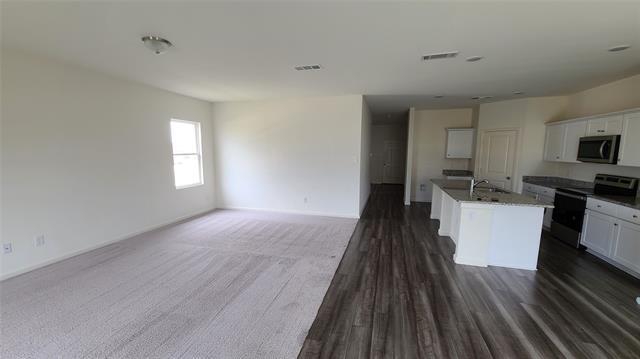 Primary Photo - 10300 Castle Lyons Ln
