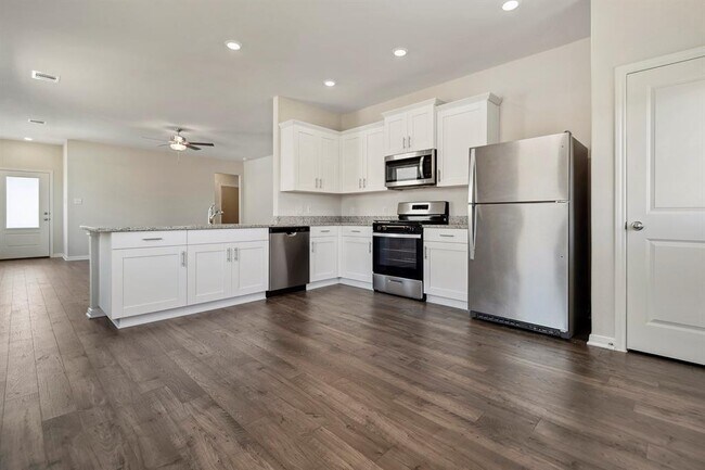 Building Photo - 16445 Blossom Grv Dr