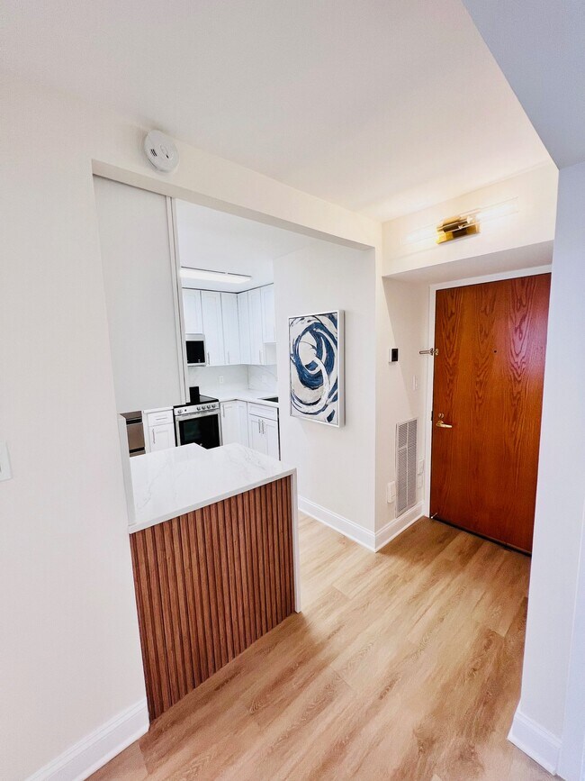 Foto del edificio - 2141 Wisconsin Ave NW