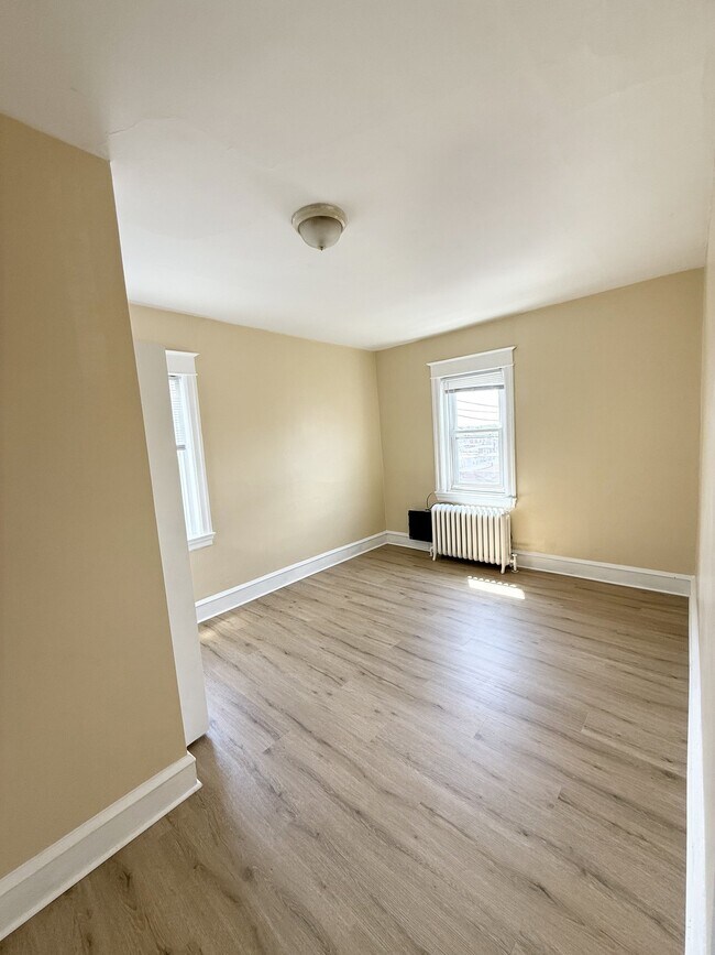 Building Photo - 425 N Simpson St