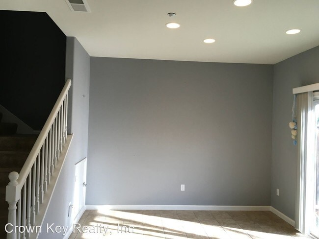Building Photo - 3 br, 2.5 bath House - 274 W Lucita