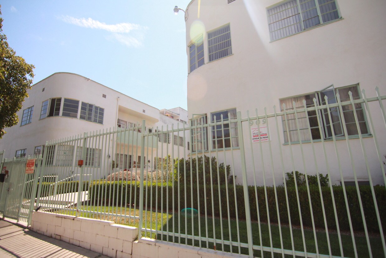 Primary Photo - 909 S Serrano Ave