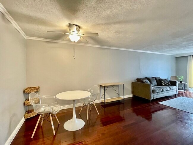 Building Photo - 14 Kenmar Dr