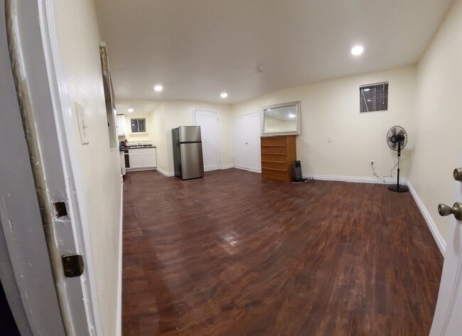 Photo - 1447 W 56th St House