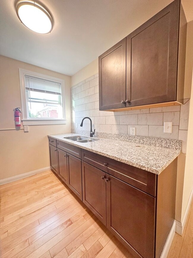 Building Photo - 207 S Union St