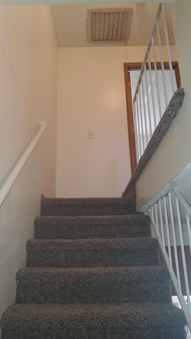 Building Photo - Fantastic 2 bed, 1.5 bath, 1,24 total sq. ...