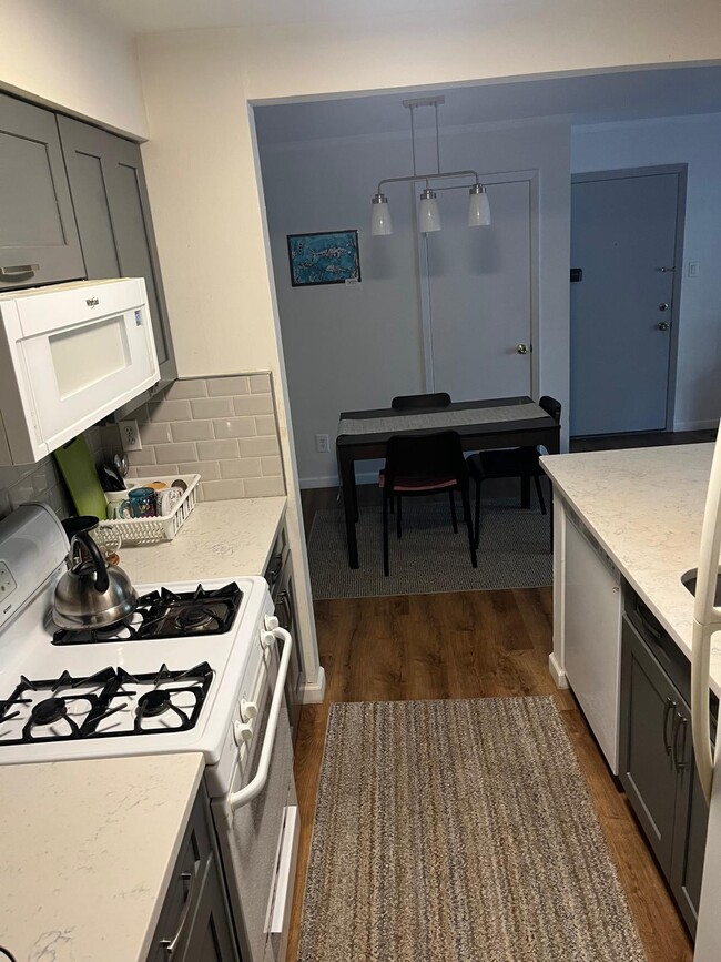 Kitchen - 205 Woodhollow Dr