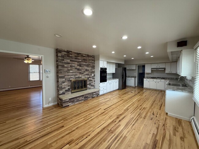 Foto del edificio - Gorgeous Remodeled 3-Bedroom Home in Lakewood!!