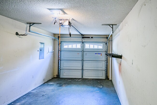 Building Photo - 113 Cove Ln