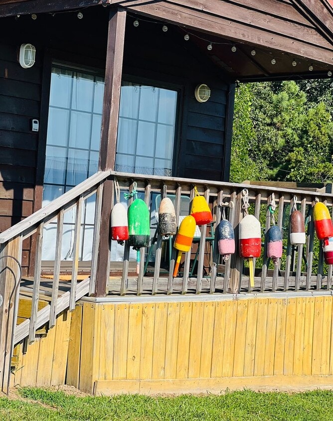 Primary Photo - Hudson's Boat House - FOR RENT