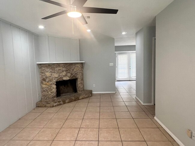 Building Photo - 3205 Hester Dr