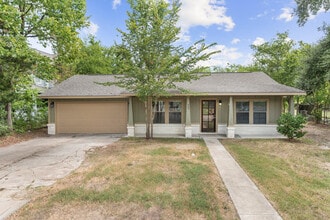 Building Photo - 605 Highlands St