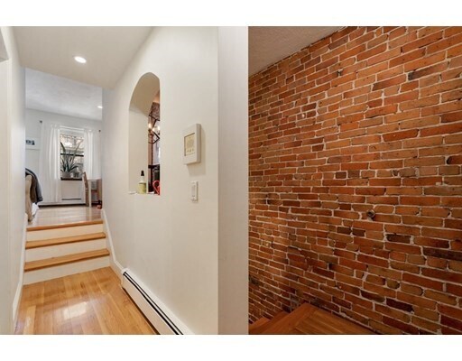Building Photo - 19 Milford St