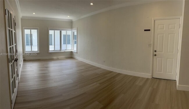 Foto del edificio - 1990 Bay Dr