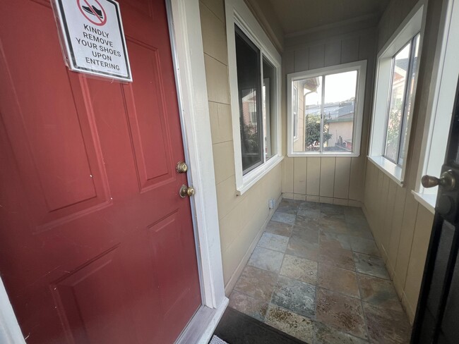 Building Photo - 617 Cypress Ave