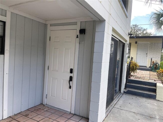 Building Photo - 614 N Hyer Ave
