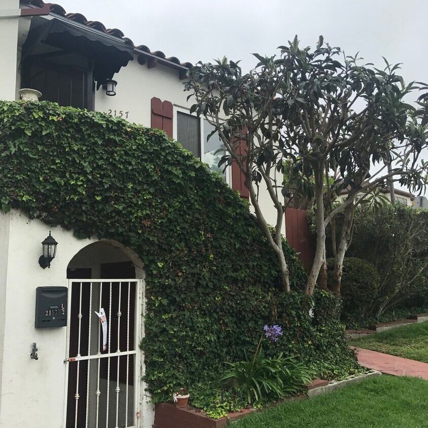 Primary Photo - 2157 Catalina Blvd