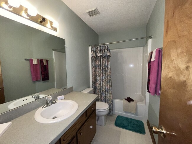 Foto del edificio - 49 Bay Springs Ct