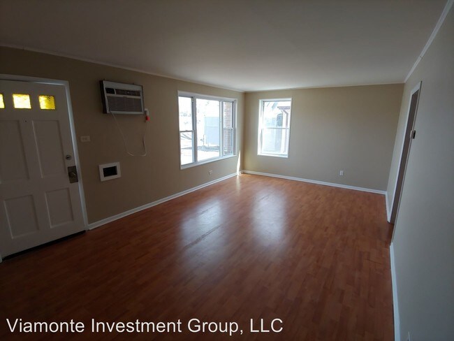Building Photo - 2 br, 1 bath House - 211 Sauk Trl.
