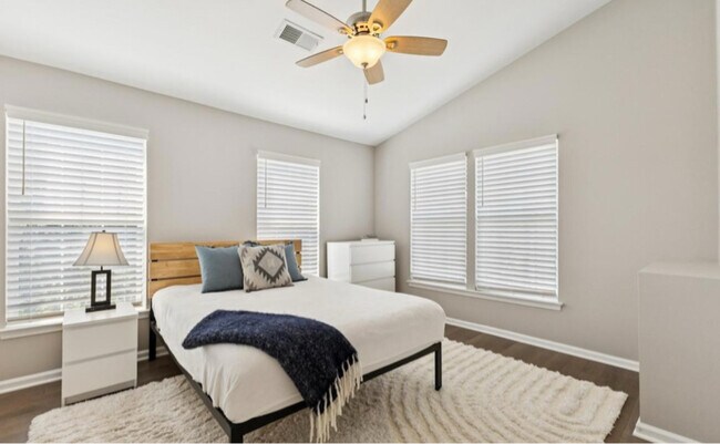 Foto del edificio - 44203 Litchfield Terrace