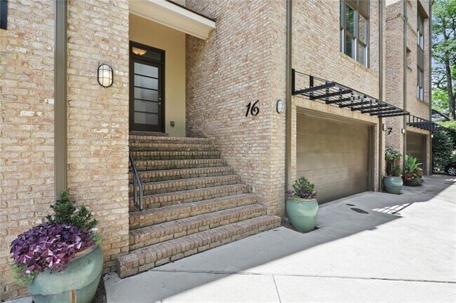 Building Photo - 454 Hamilton St SE