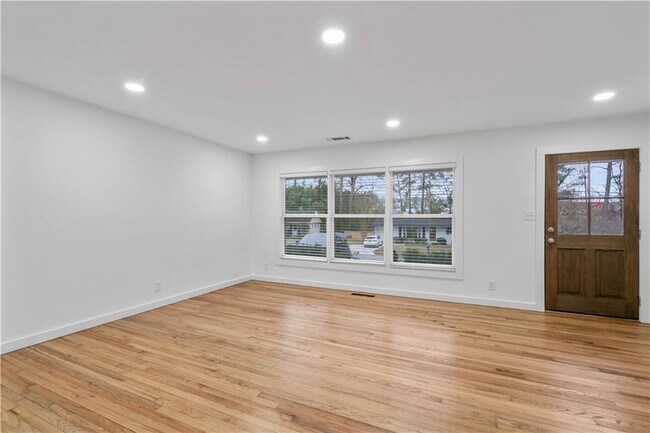 Building Photo - 3764 Admiral Dr
