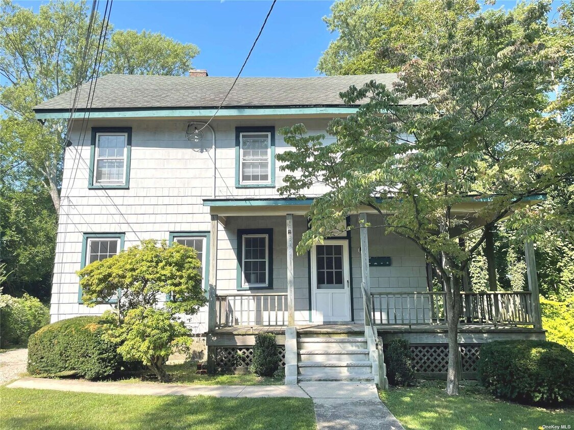 196 Woodhull Rd Unit 4, Huntington, NY 11743 Room for Rent in