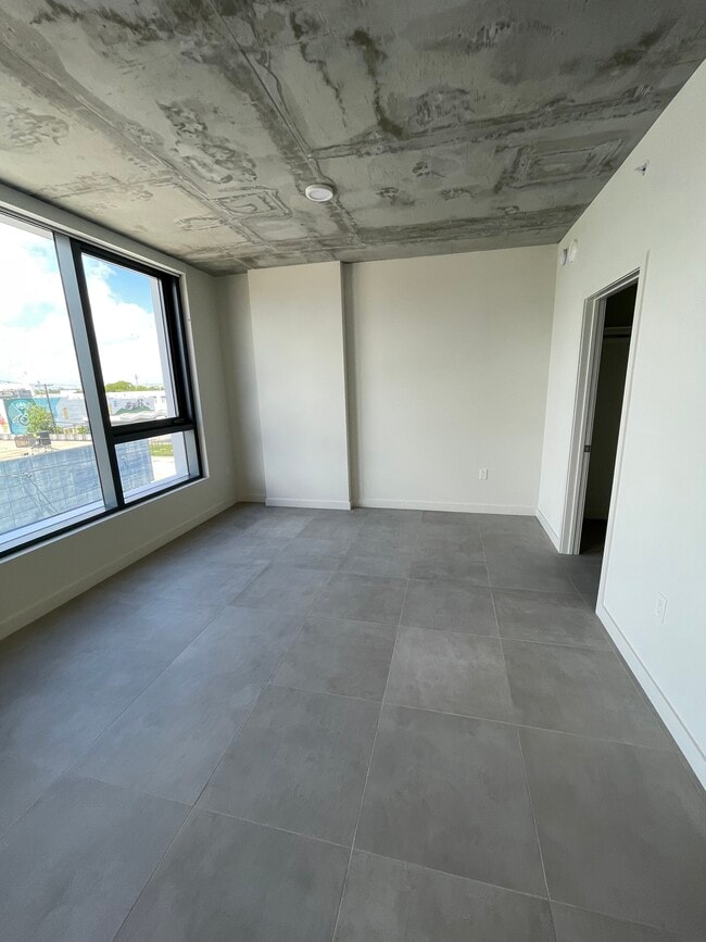 Building Photo - 400 NW 32nd St