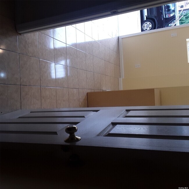 Foto del edificio - 23-88-88 24th St