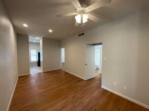 Building Photo - 712 Graham Pl