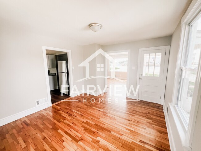 Foto del edificio - 3239 Mayflower Dr