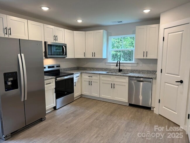 Foto del edificio - 144 33rd St NW