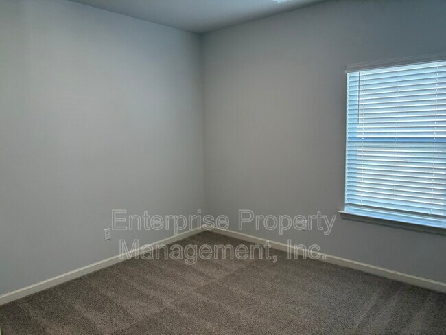 Foto del edificio - 250 Kipling Dr