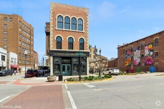 Building Photo - 6 E Downer Pl