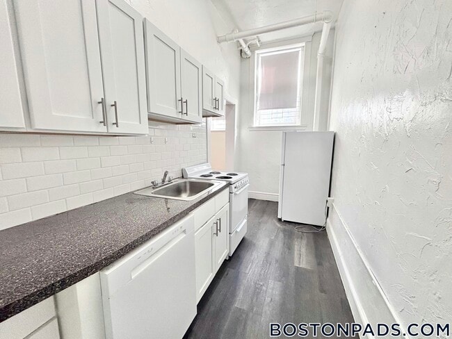 Foto del edificio - 99 Brainerd Rd