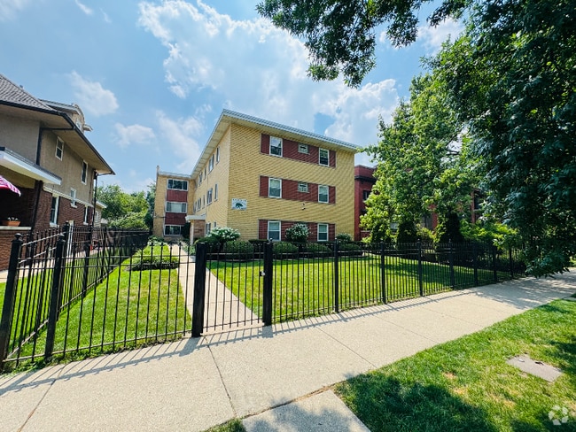 Building Photo - 1429 W Jarvis Ave