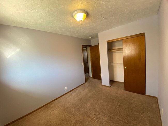 Building Photo - Beautiful 3 Bedroom Split entry in Gretna