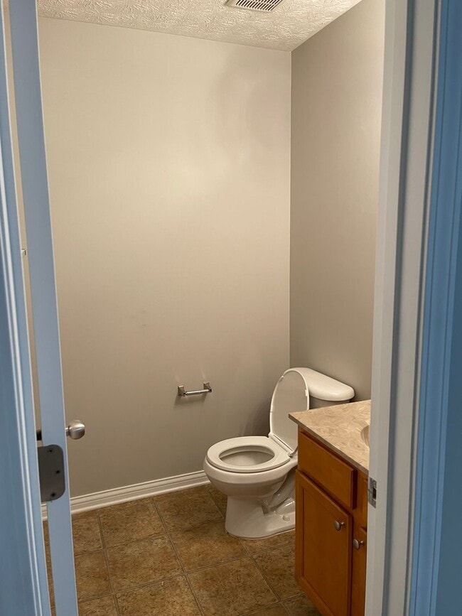 Building Photo - 7128 Blue Stream Ct