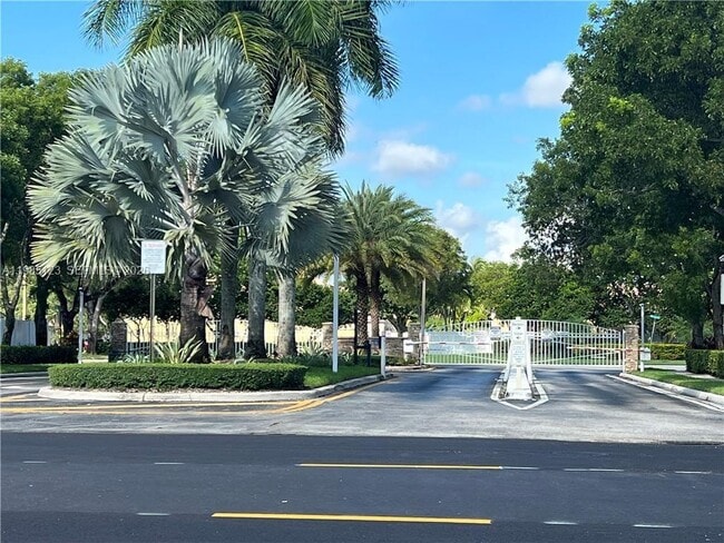 Foto del edificio - 15686 NW 12th Manor