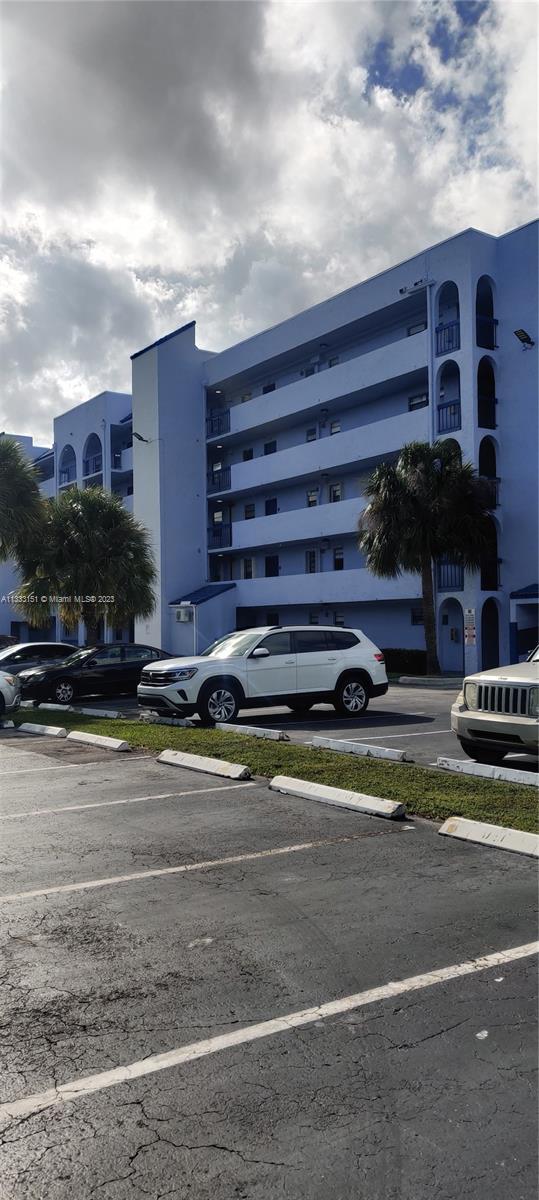 Building Photo - 9440 Fontainebleau Blvd
