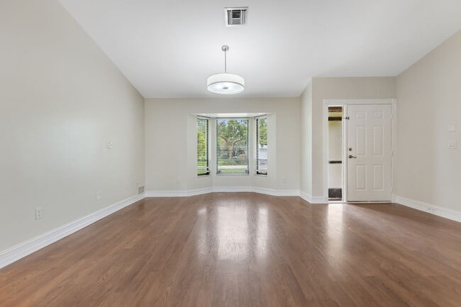 Foto del edificio - ** GOLDEN GATE CITY ** 3 BED + DEN / 2 BATH - FENCED YARD - NO HOA! - ANNUAL RENTAL