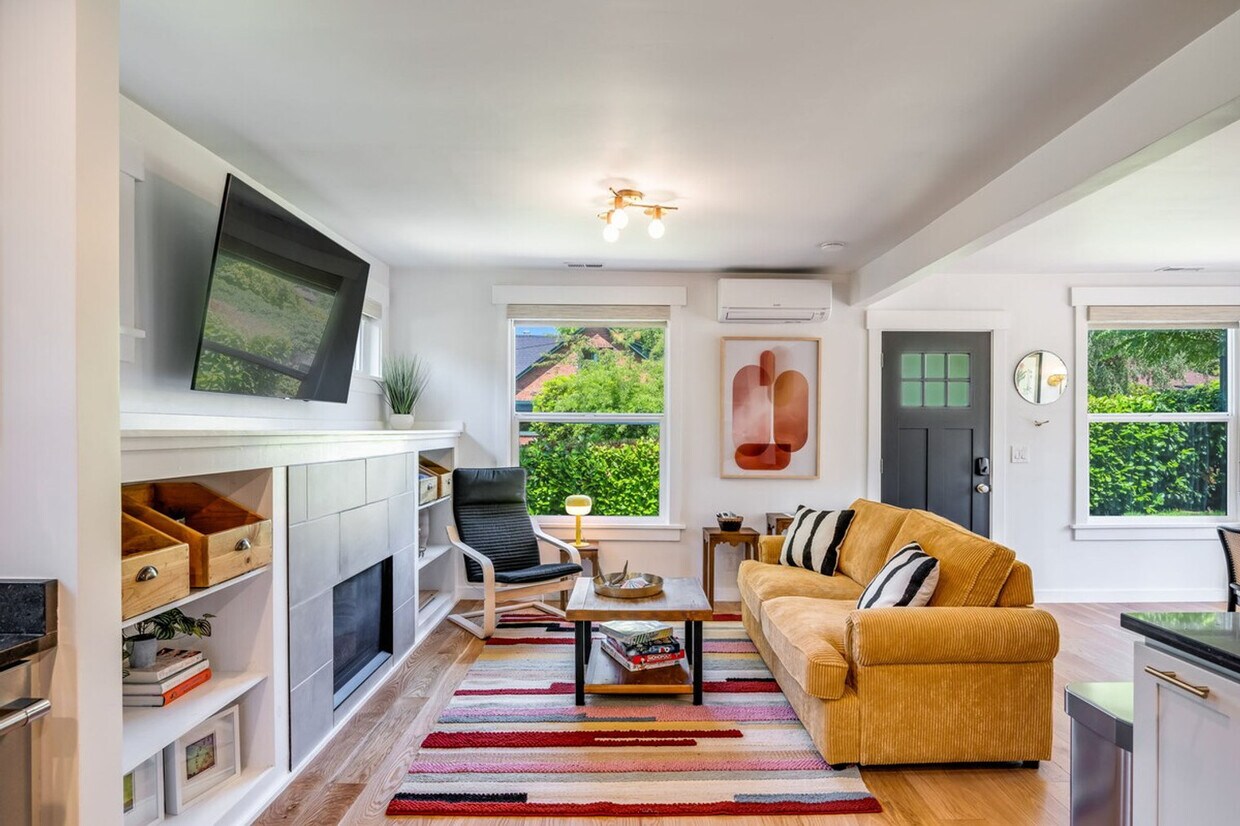 Foto principal - 8515 29th Ave NW